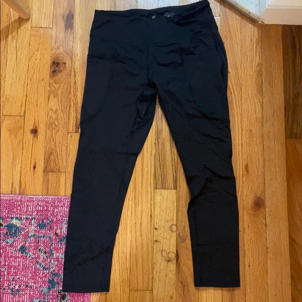 Virus Cropped Training Leggings